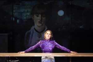 Extrait du texte La Serveuse